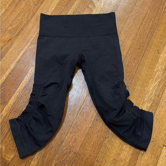 Lululemon in the Flow Crop Leggings - Picture 1 of 5